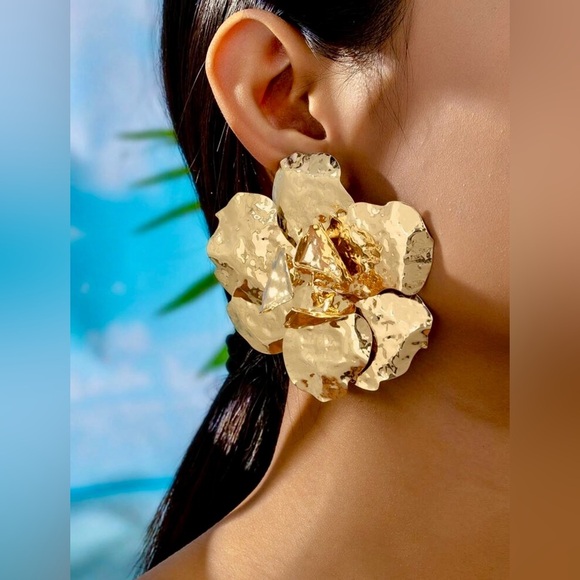 Elegant Gold Floral Statement Earrings - Picture 1 of 3